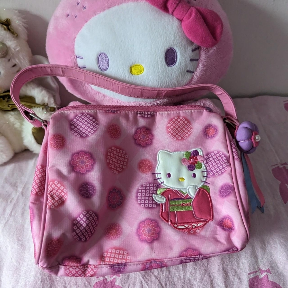 hello kitty purse